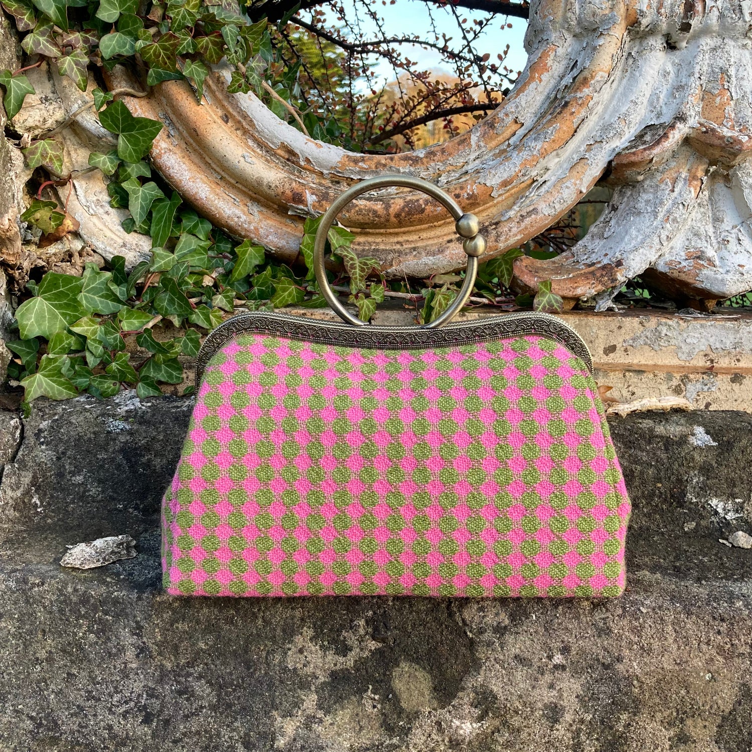 Eilish Kiss Clasp