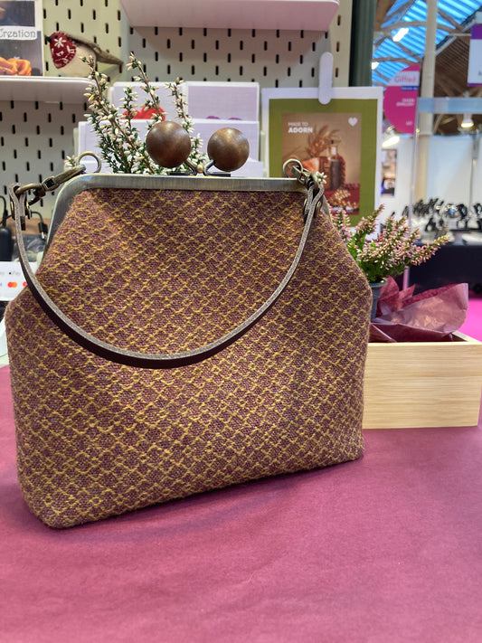 ‘Annie’ Crossbody Kiss Clasp Bag