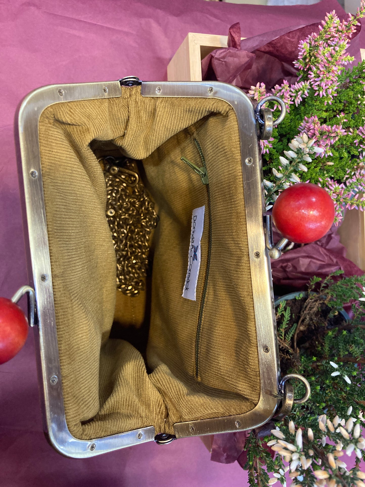 ‘Annie’ Crossbody Kiss Clasp Bag