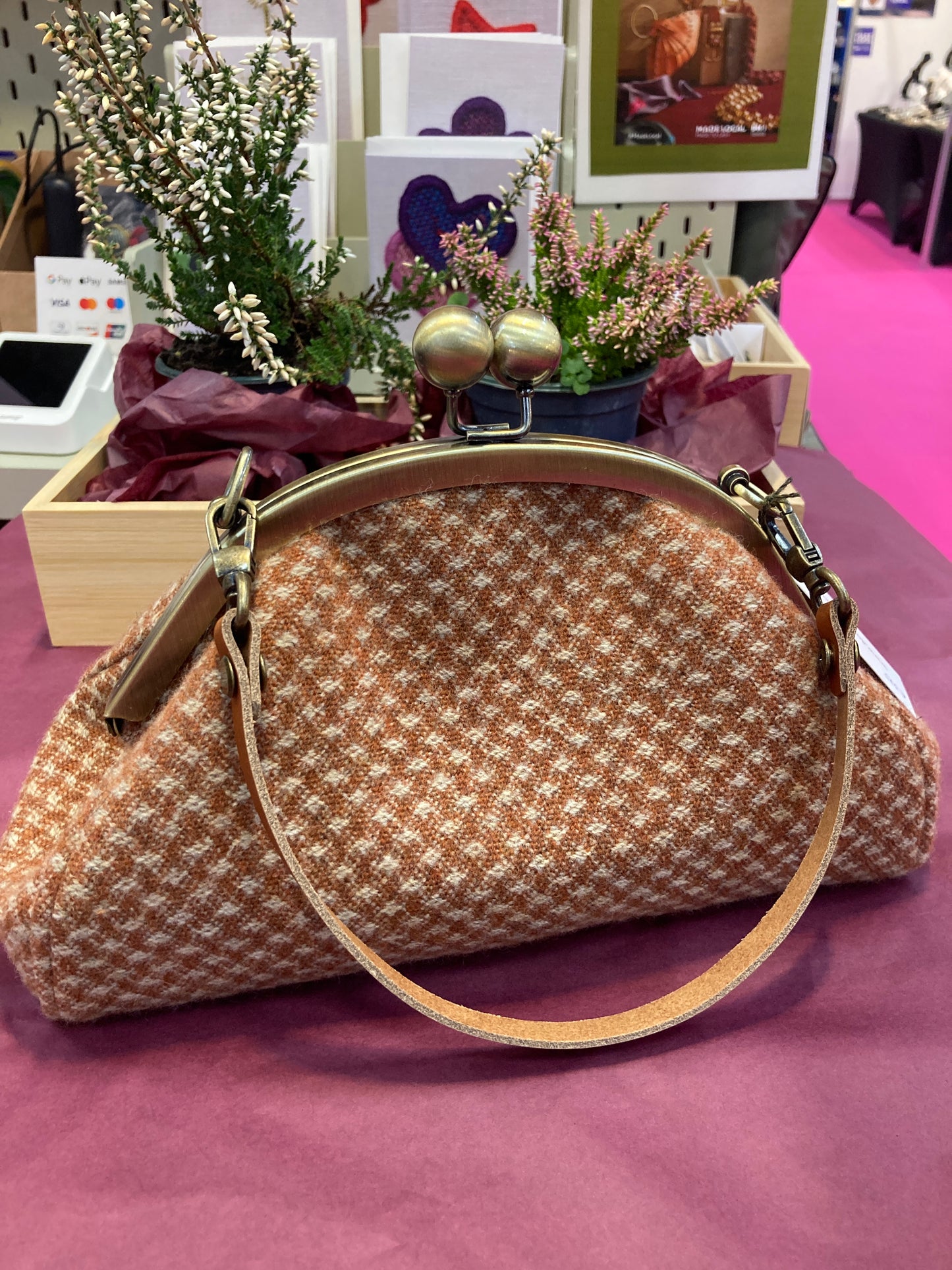 Large kiss clasp round handle bag