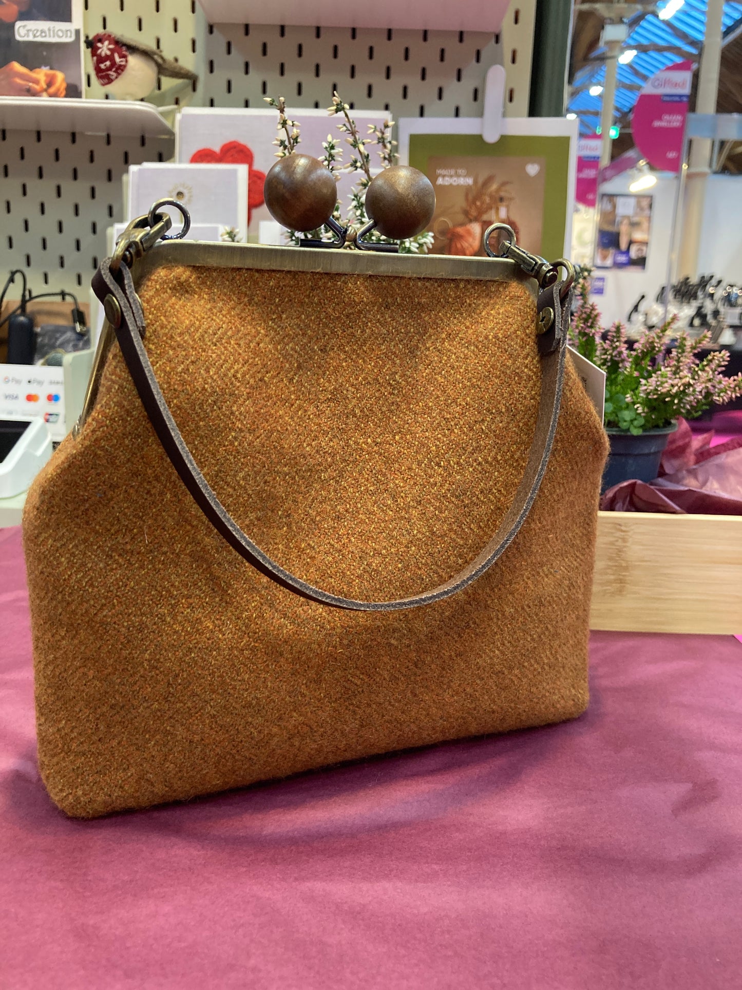‘Annie’ Crossbody Kiss Clasp Bag