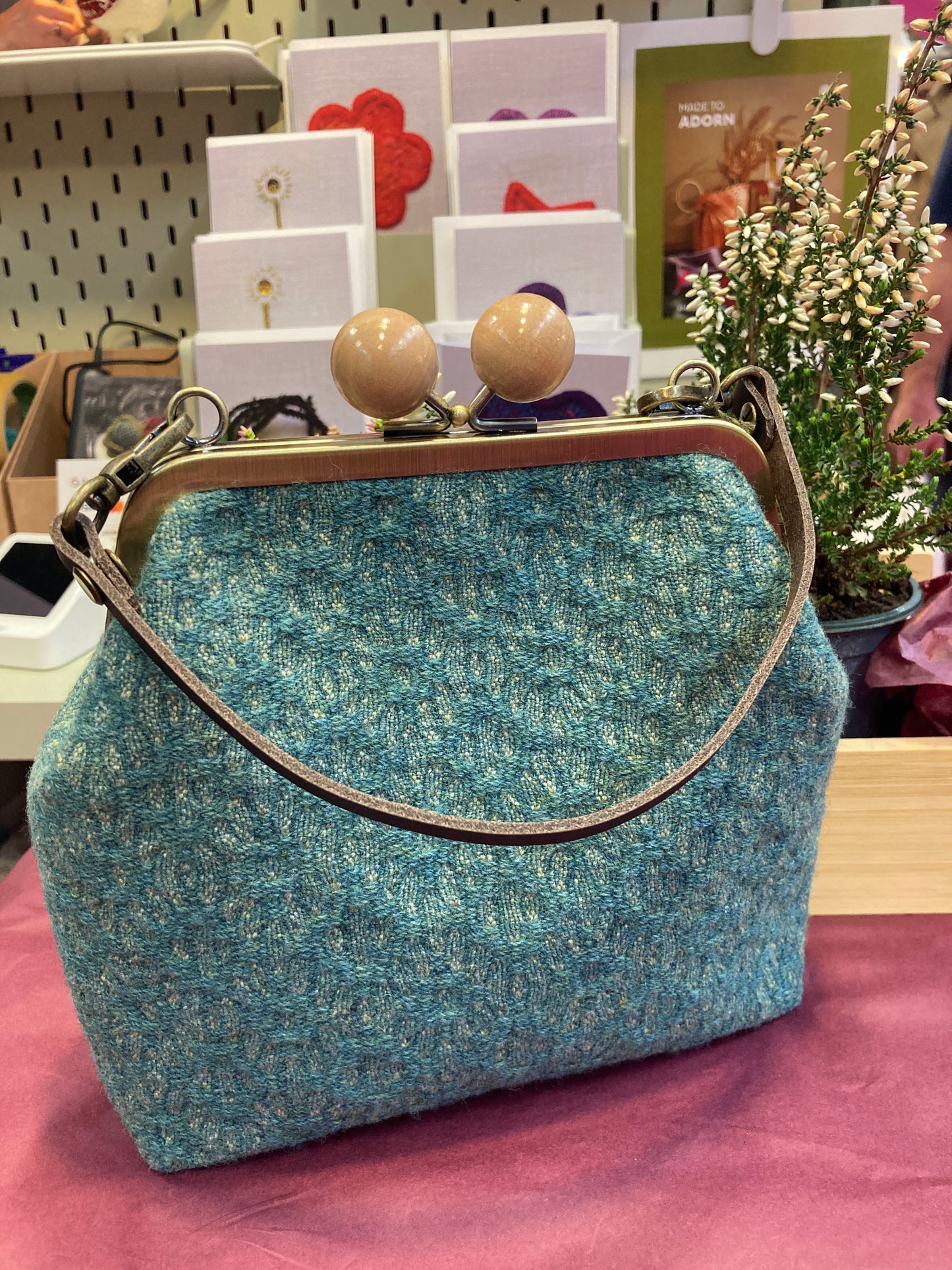 ‘Annie’ Crossbody Kiss Clasp Bag