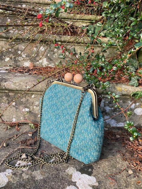 ‘Annie’ Crossbody Kiss Clasp Bag