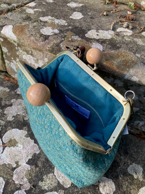 ‘Annie’ Crossbody Kiss Clasp Bag