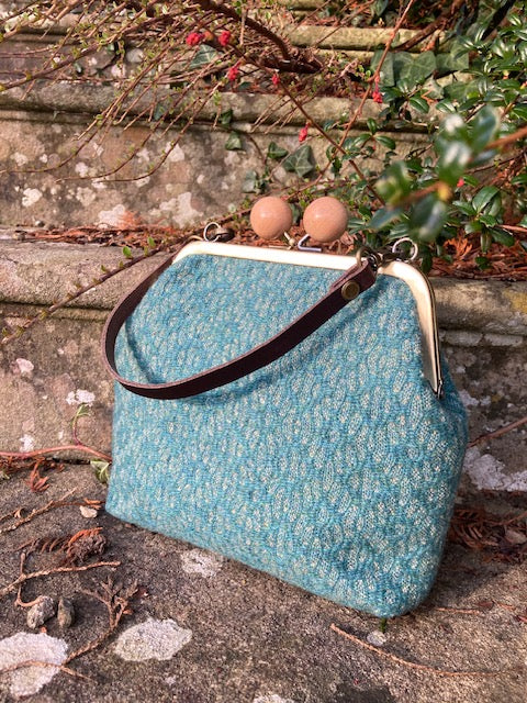 ‘Annie’ Crossbody Kiss Clasp Bag