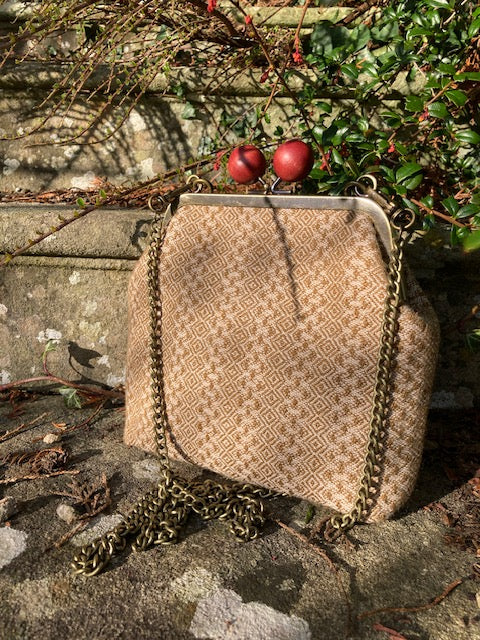 ‘Annie’ Crossbody Kiss Clasp Bag