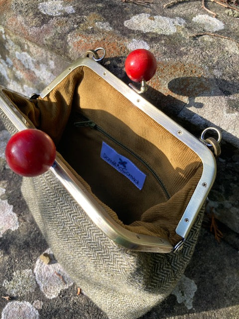 ‘Annie’ Crossbody Kiss Clasp Bag
