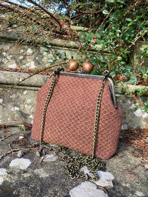 ‘Annie’ Crossbody Kiss Clasp Bag