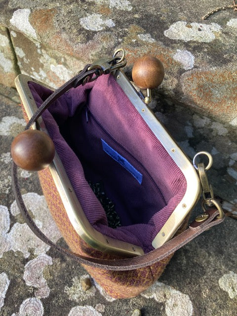 ‘Annie’ Crossbody Kiss Clasp Bag
