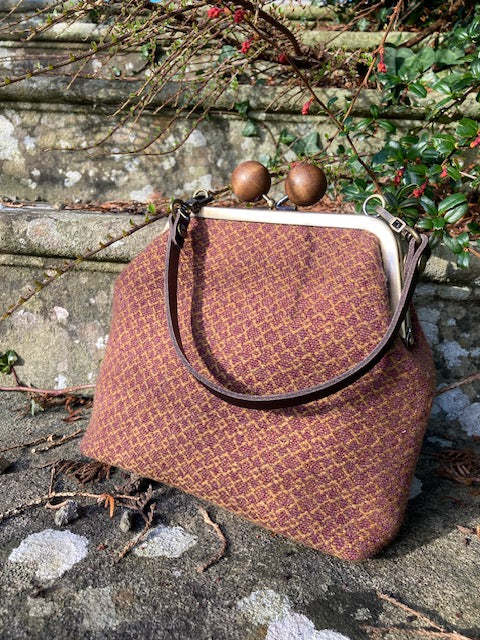 ‘Annie’ Crossbody Kiss Clasp Bag