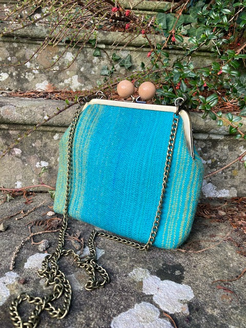 ‘Annie’ Crossbody Kiss Clasp Bag