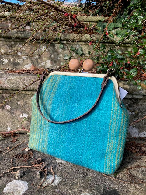 ‘Annie’ Crossbody Kiss Clasp Bag
